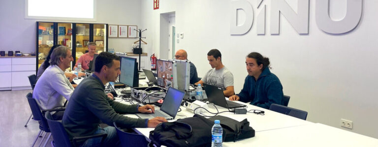 DINUY Forma a Nuevos Especialistas en KNX para Automatización de Edificios