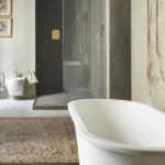 RAMONSOLER brilla con grifería dorada en Casa Decor 2025